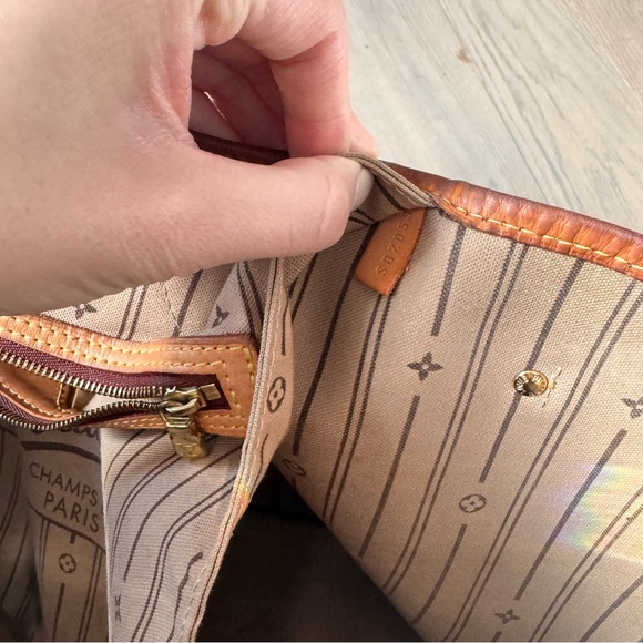 Authentic Louis Vuitton Monogram Neverfull GM - Picture 5 of 5